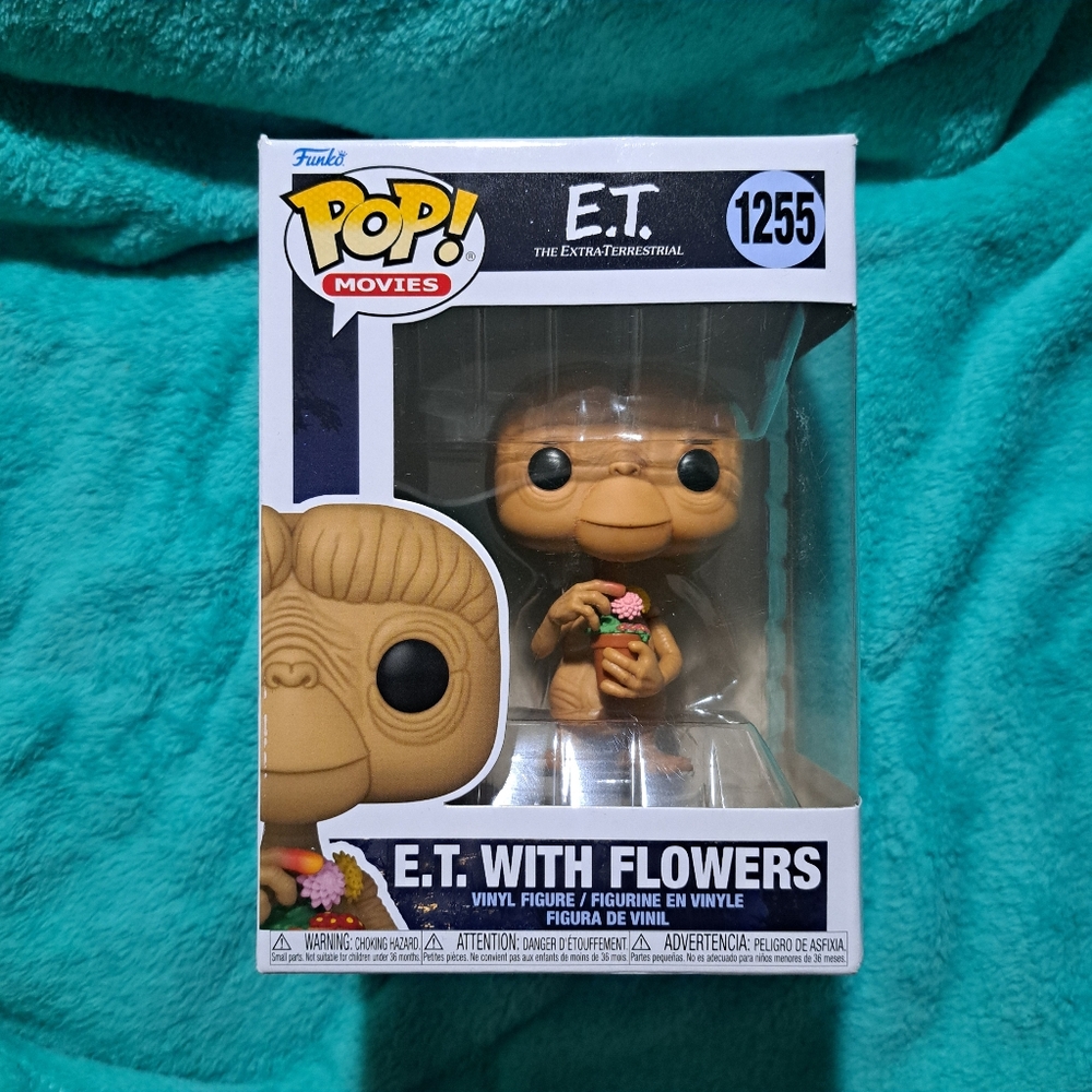 Funko E.T. Vinyl Figure with Flowers in Light Brown